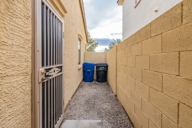 Building Photo - 3 bedroom home in Surprise