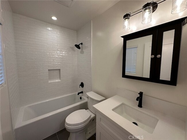 Building Photo - 1155 N Currier Ave