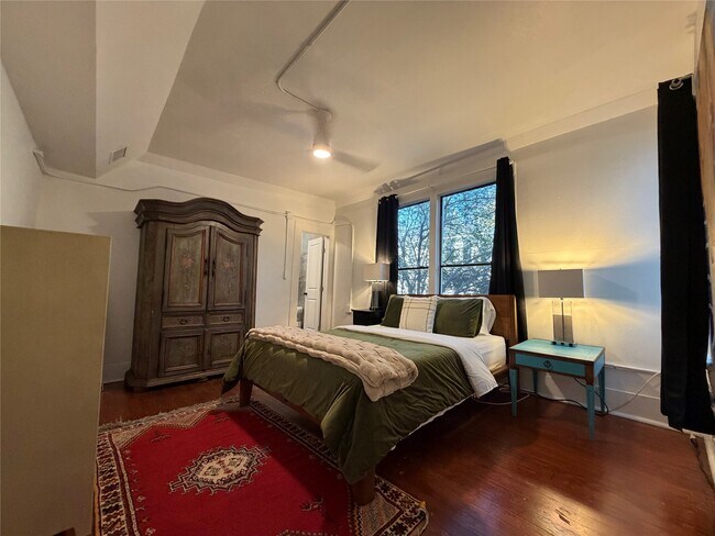 Building Photo - 402 Hyde Park Blvd