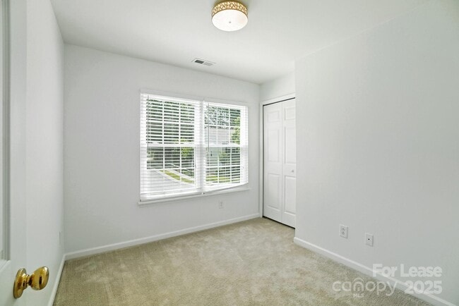 Building Photo - 15554 Stronvar House Ln