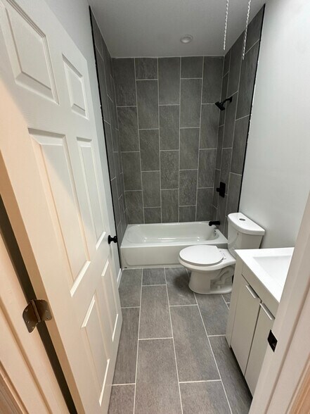 Building Photo - 1446 N 58th St