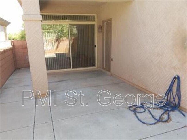 Building Photo - 3753 E Canyon Crest Ave
