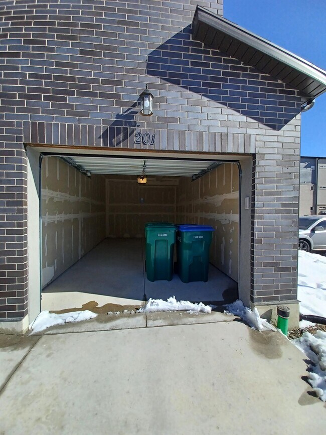 Building Photo - 1984 3410 N