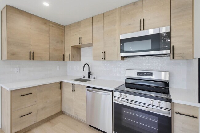 Building Photo - New Construction with Private Patio Walking Distance to Mission Bay
