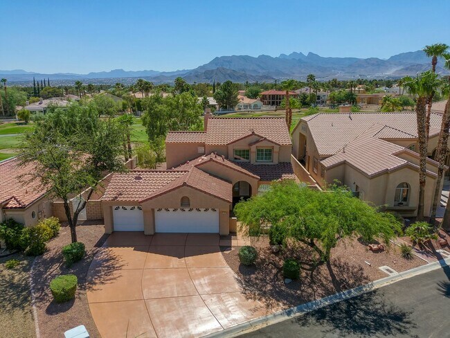 Building Photo - POOL HOME WITH LUSCIOUS GOLF COURSE & MAJE...