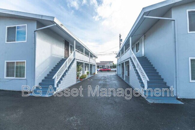 Building Photo - 1875 Powell St