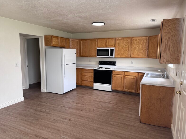 Building Photo - 2455 W 450 N
