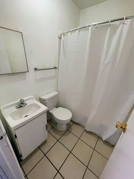 Apt 2 - Bathroom - 2148 N Carlisle St