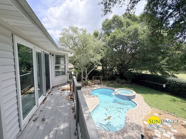 Building Photo - Elegant Bluewater Bay 4 Bedroom Home with Pool, Hot Tub & Scenic Golf Views!