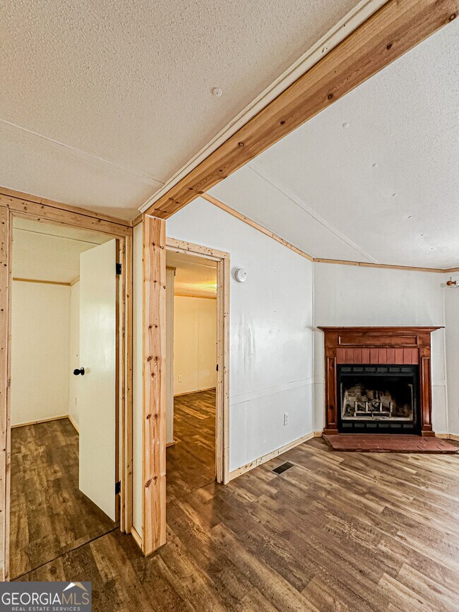 Building Photo - 6220 Town Creek Rd