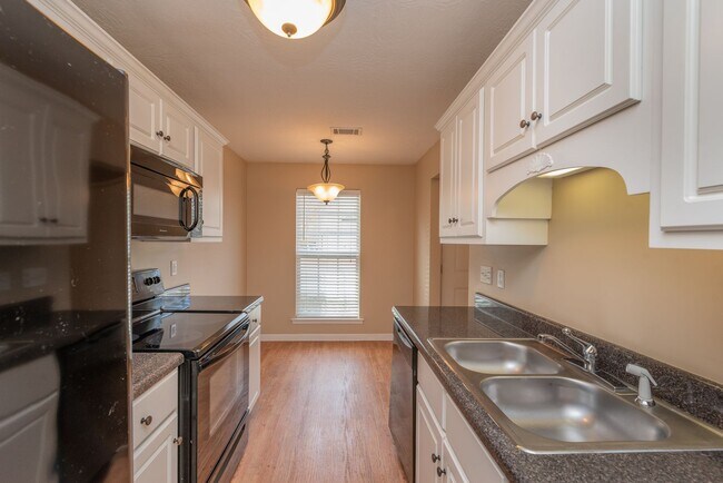Building Photo - $1,200 - 2 Bed/2 Bath house in Harlem, with all appliances!