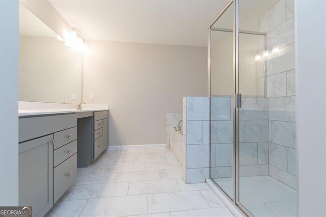 Building Photo - 1626 Lansing Bluff Walk