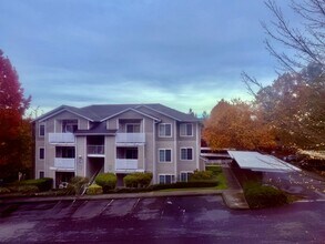 Building Photo - Bokara By The Lake Condo - Renton