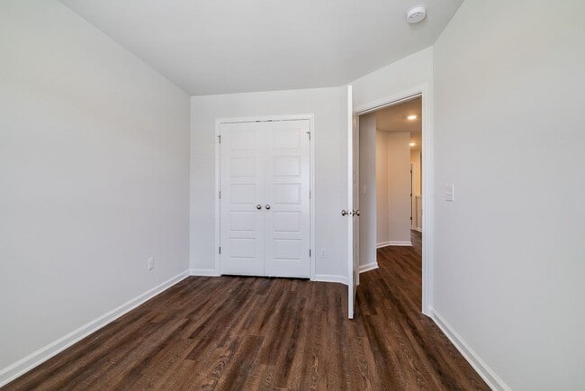 Building Photo - 3 Bed 2.5 Bath MODERN TOWNHOMES Conveniently located near I-95