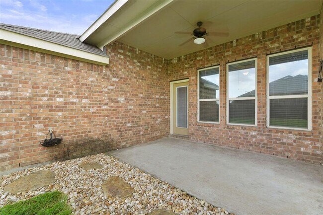 Building Photo - 15606 Kensington Bluff