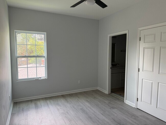 Building Photo - 2111 Owens St