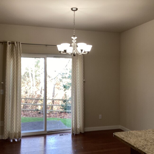 Building Photo - Modern Comfort & Timeless Style in the Heart of Lynnwood