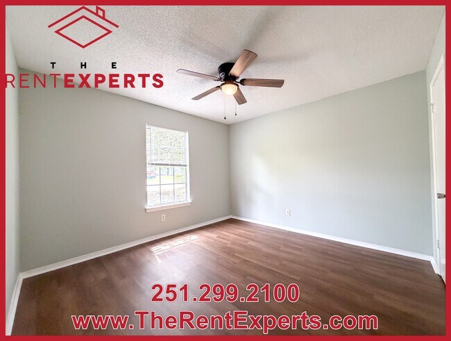 Building Photo - 9760 Royal Woods Dr N