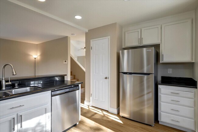 Building Photo - 970 Antelope Terrace