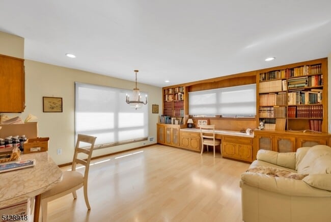 Building Photo - 204 Tryon Pl