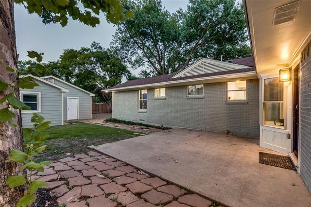 Building Photo - 9026 Livenshire Dr