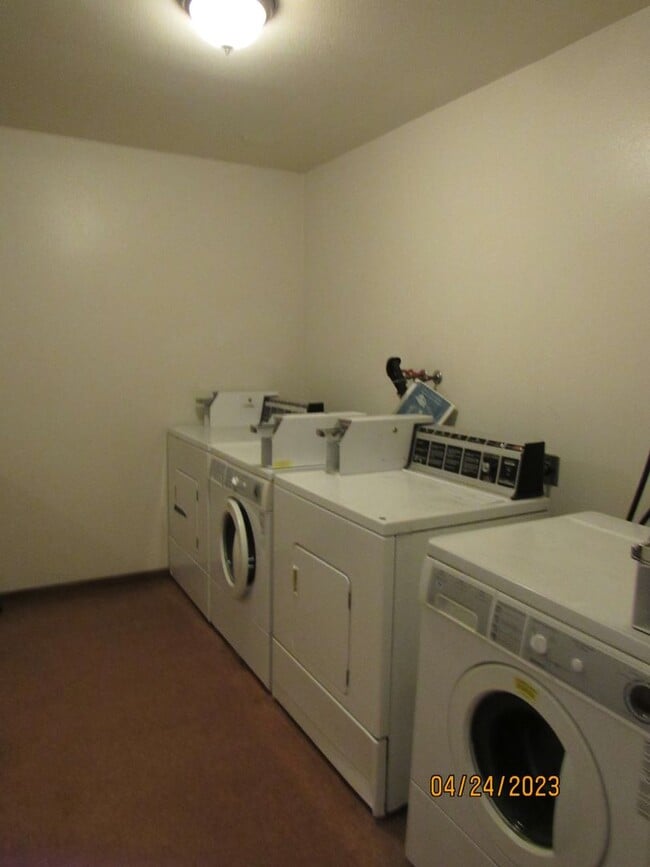 Building Photo - 656 Ouida Way