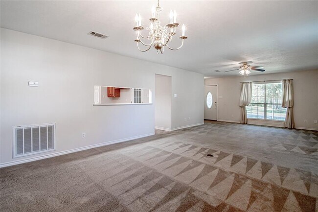 Building Photo - 203 Pine Valley