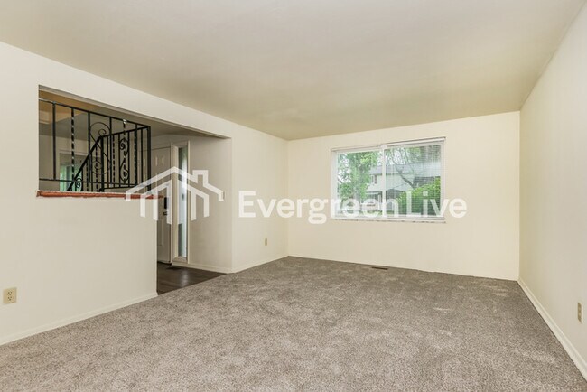 Building Photo - 6291 Leawood Dr
