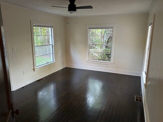 Building Photo - 130 Value Rd