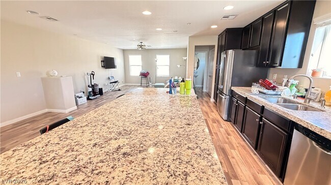 Building Photo - 61 Morning Mimosa Ct