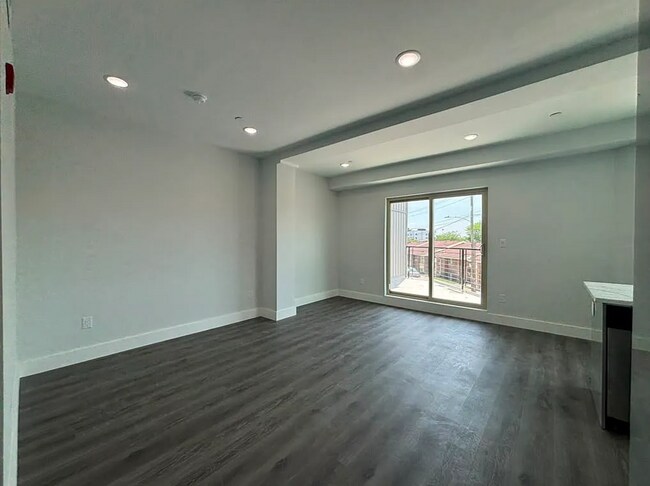 Building Photo - 675 N 41st St