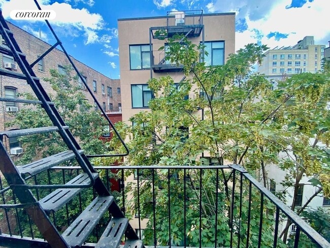 Building Photo - 313 W 114th St