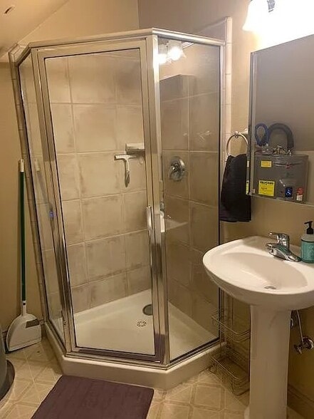 Studio bathroom - 1621 W Hays St