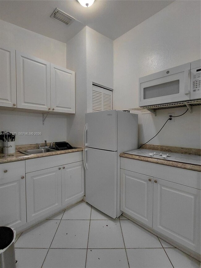 Building Photo - 1050 NE 82nd St