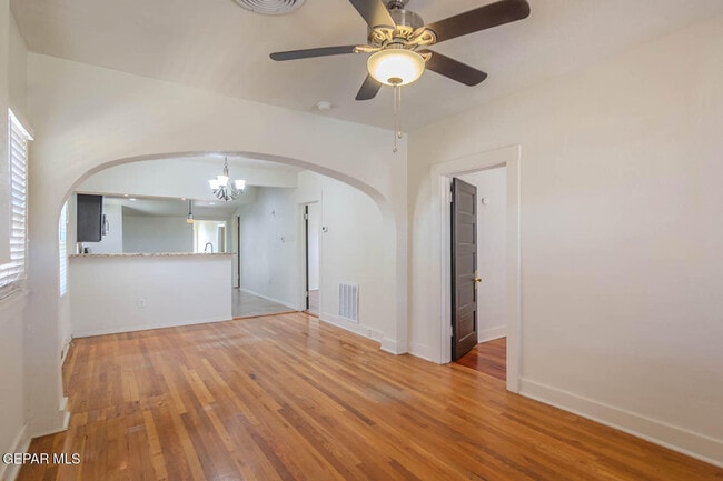 Building Photo - 3611 Yandell Dr