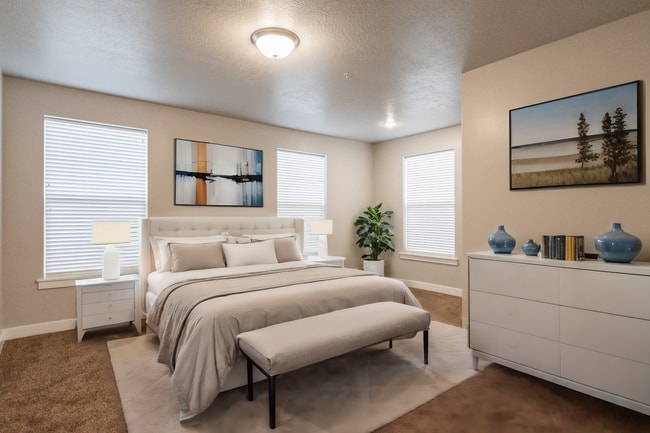 Building Photo - 600 W 400 S