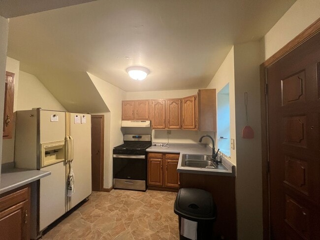 Building Photo - Click the “Apply Now” button or email wapmrentals@gmail.com for a prompt response.