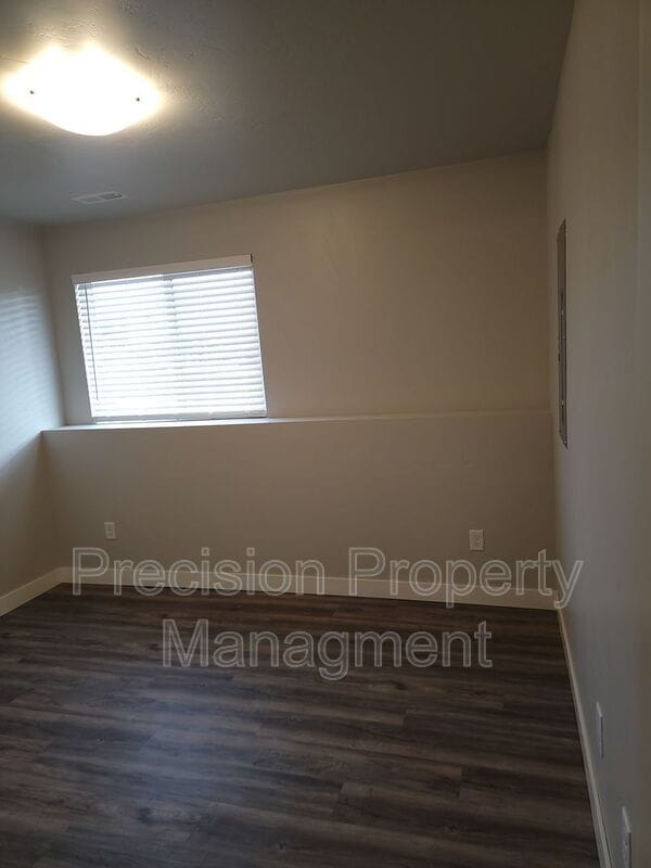 Building Photo - 202 Mcgriff Way