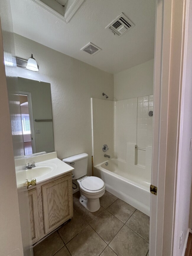 Building Photo - READY TO VIEW NOW! Adorable 3 Bed, 2 Bath ...