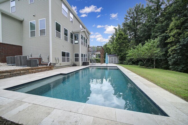 Building Photo - Gorgeous 4 Bed 3.5 Bath Home with Basement...