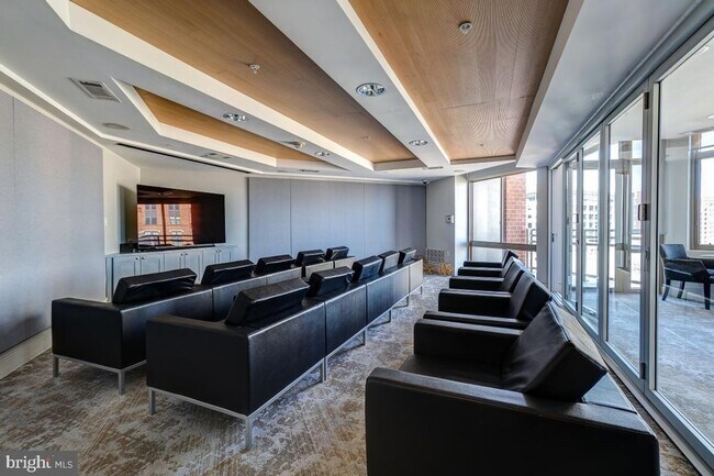 Building Photo - Luxury Fully Furnished 2BR/2BA Corner Cond...