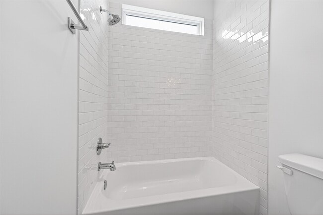 Building Photo - 5841 Dolores St