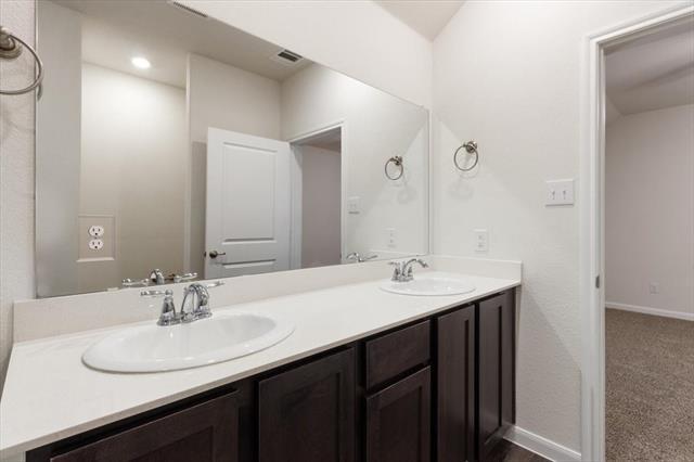 Building Photo - 3901 Oak Crk Cir
