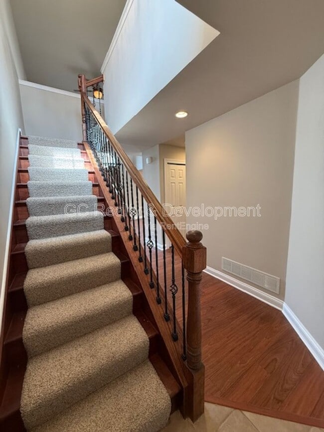 Building Photo - 267 Capitol Dr