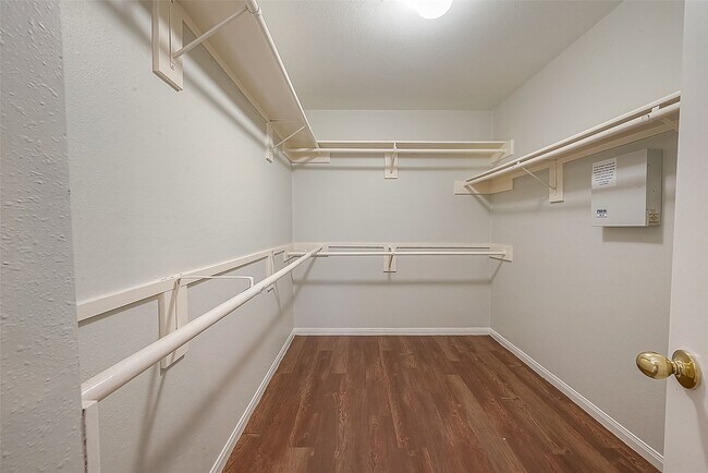 Building Photo - 17523 Coventry Oaks Dr