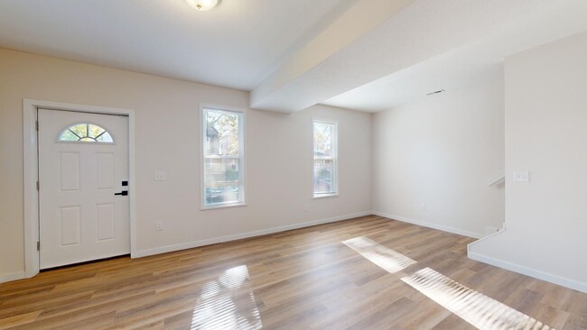 Building Photo - IMMACULATE - Clark / Fulton Area - 3 Bedro...