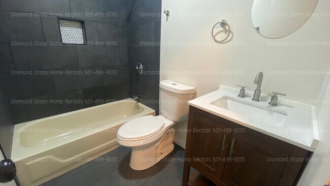 Building Photo - 4 bedroom 2 bath home for rent