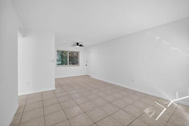 Building Photo - 1821 Middle River Dr