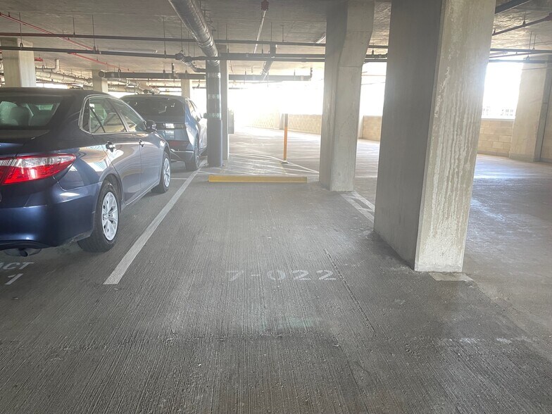 Building Photo - 988 Halekauwila St