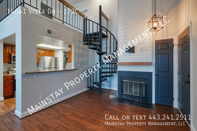 Building Photo - Beautiful 1 Bedroom Condo W/ Bonus Loft Sp...